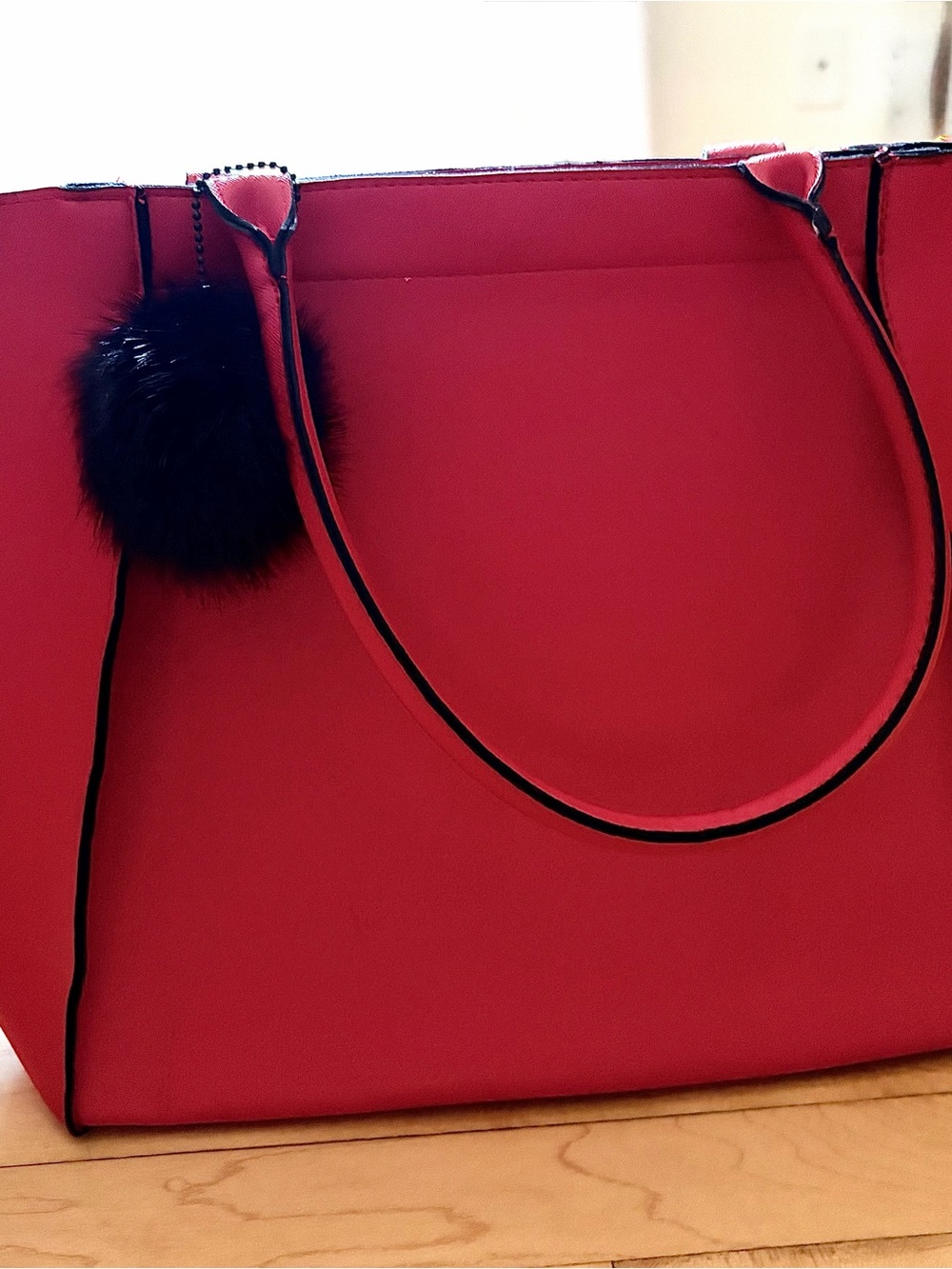 Elisabeth Arden Red Tote Bag - Picture 3 of 6
